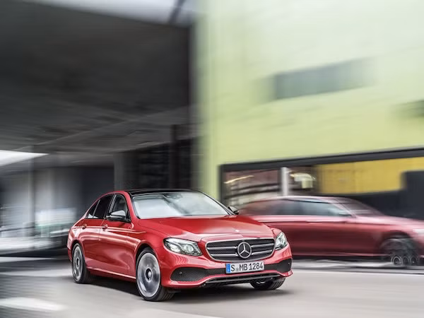 Mercedes-Benz E-Class 2017 chính thức trình làng đầy rực rỡ ảnh 3