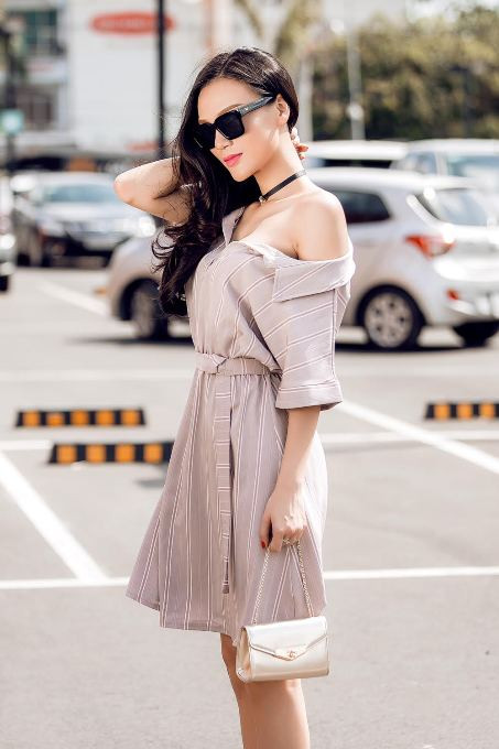 Cao Thùy Linh diện đồ gợi cảm khoe vai trần và chân dài thẳng tắp ảnh 6