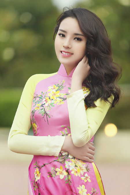 Hoa hậu Kỳ Duyên dịu dàng áo dài đón xuân ảnh 1