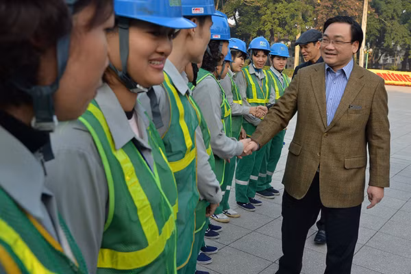 Bí thư Thành ủy Hoàng Trung Hải thăm hỏi, động viên các đơn vị ứng trực phục vụ nhân dân dịp Tết ảnh 2
