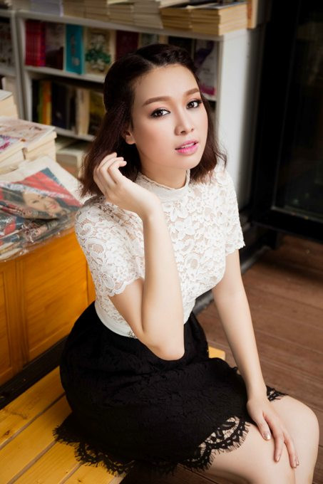 Hoa khôi Trương Tùng Lan "ngọt ngào" xuống phố ảnh 3 Hoa khôi Trương Tùng Lan "ngọt ngào" xuống phố ảnh 3