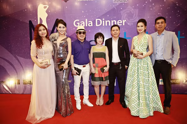 Hoa hậu Huỳnh Thúy Anh diện đầm quý phái, khoe nhan sắc nổi bật ảnh 8