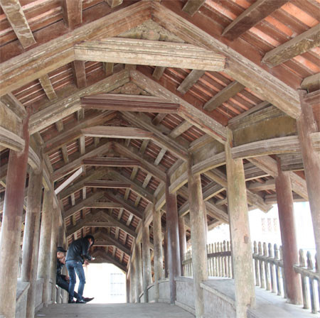 Cây cầu Ngói đầu rồng 500 năm tuổi đẹp nhất Việt Nam ảnh 2