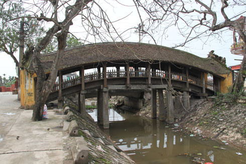 Cây cầu Ngói đầu rồng 500 năm tuổi đẹp nhất Việt Nam ảnh 1