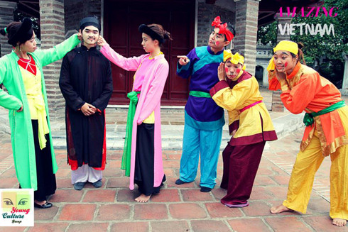 Các bạn trẻ chuyển từ rock sang... chèo ảnh 2