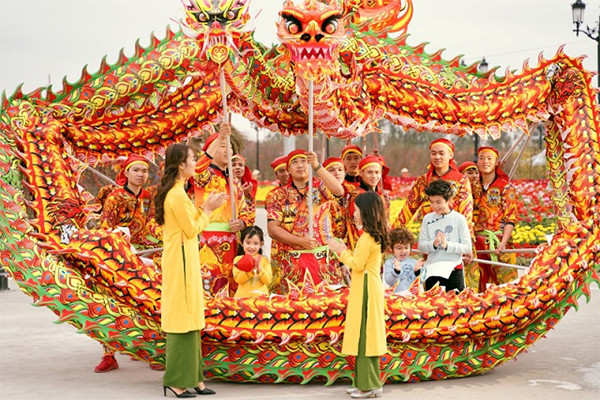 Du xuân Vinhomes, các "thiên thần áo dài" nhí chiếm trọn ánh nhìn ảnh 10 Du xuân Vinhomes, các "thiên thần áo dài" nhí chiếm trọn ánh nhìn ảnh 10