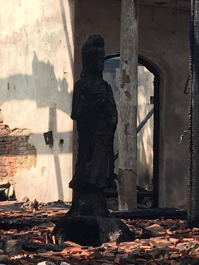 Di tích tan hoang sau đêm hỏa hoạn ảnh 2