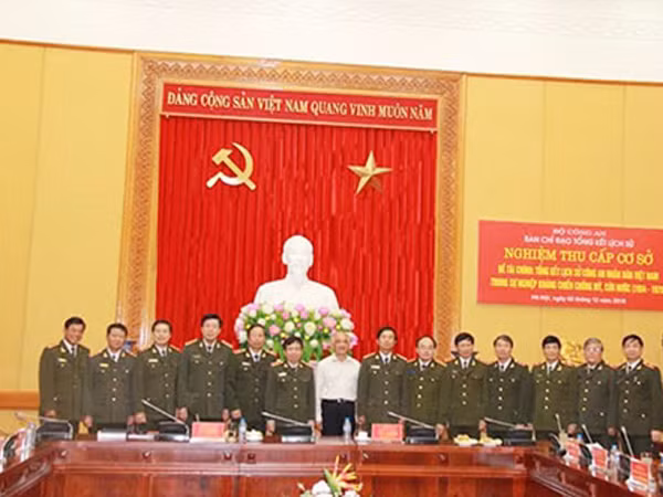 Nghiệm thu đề tài "Tổng kết lịch sử CAND Việt Nam trong sự nghiệp kháng chiến chống Mỹ, cứu nước" ảnh 1