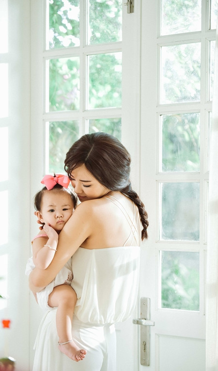 Maya bật khóc trong MV tặng con gái ảnh 2 Maya bật khóc trong MV tặng con gái ảnh 2