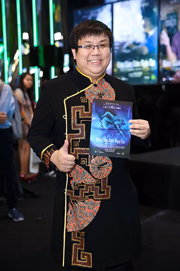 Trường Giang - Nhã Phương mặc đồ đôi đi xem phim "Đảo của dân ngụ cư" ảnh 15