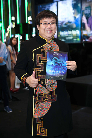 Trường Giang - Nhã Phương mặc đồ đôi đi xem phim "Đảo của dân ngụ cư" ảnh 15