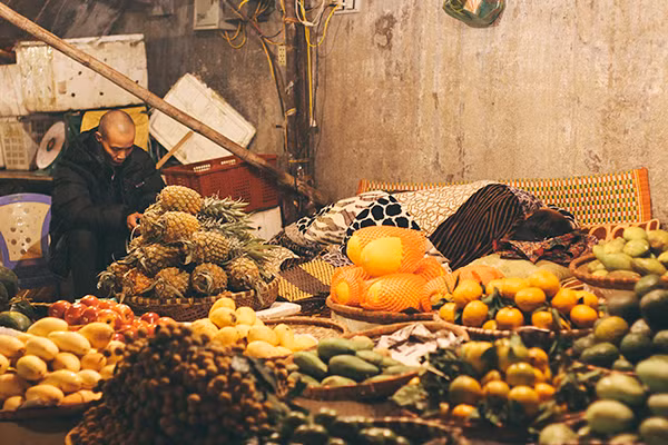Giấc ngủ chập chờn của các tiểu thương ở chợ đầu mối Long Biên ảnh 6
