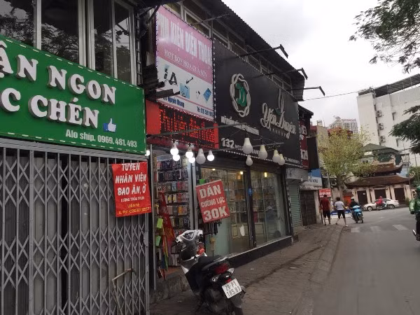 ‘Diện mạo’ hàng quán ở Hà Nội sáng 28-3, sau chủ trương tạm đóng cửa phòng chống dịch Covid-19 ảnh 10