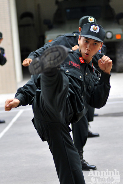 Cảnh sát Cơ động đặc nhiệm sẵn sàng bảo vệ Đại hội Đảng toàn quốc lần thứ XII ảnh 4