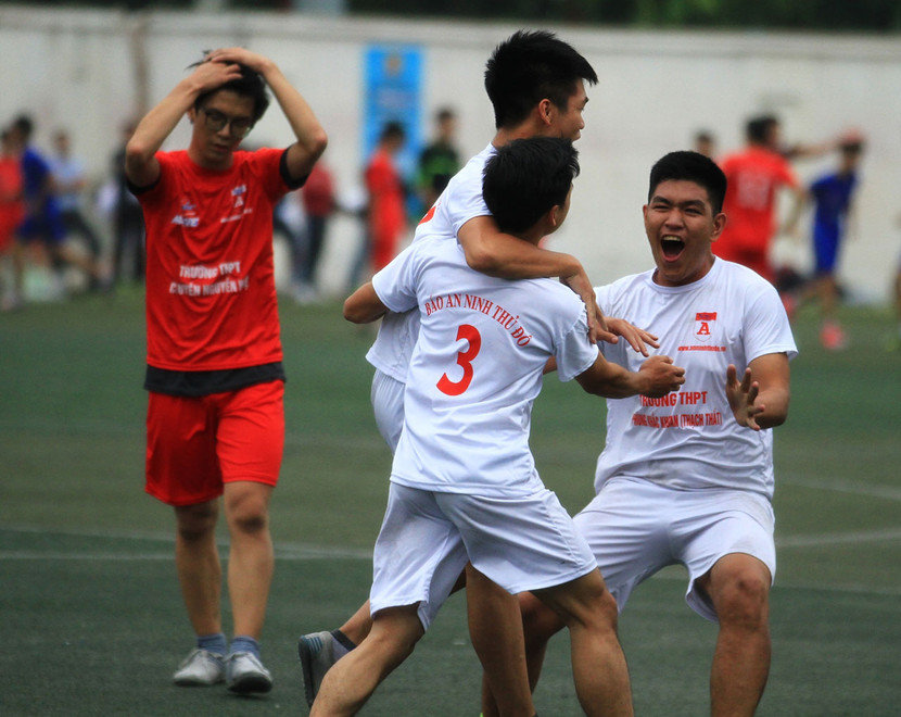 10 khoảnh khắc cảm xúc nhất trên sân Tây Hồ ảnh 2