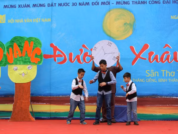 Ngày thơ Việt Nam 2016: Xúc động những vần thơ về Tổ quốc ảnh 1