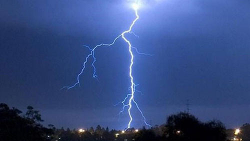 Đi học về, 5 em học sinh bị sét đánh trúng ảnh 1 Đi học về, 5 em học sinh bị sét đánh trúng ảnh 1