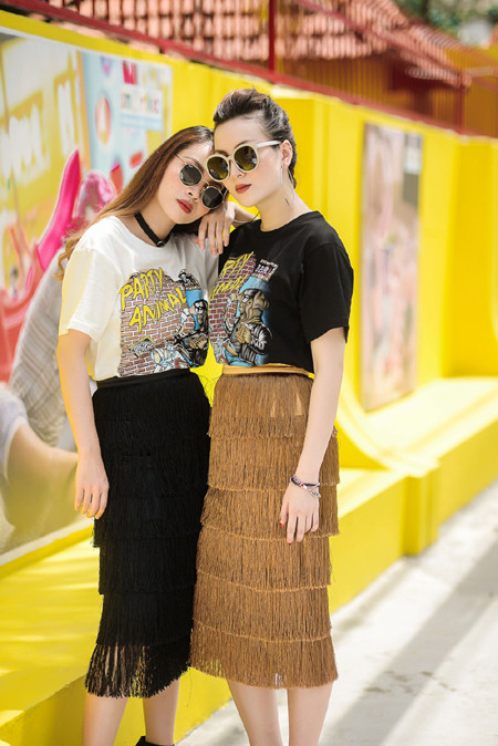 Chị em Yến Trang - Yến Nhi diện thời trang cá tính dạo phố ảnh 5 Chị em Yến Trang - Yến Nhi diện thời trang cá tính dạo phố ảnh 5