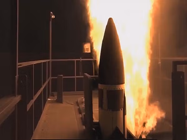 Trong một ngày Mỹ đã phóng thử 3 loại tên lửa ở ba địa điểm khác nhau ảnh 1