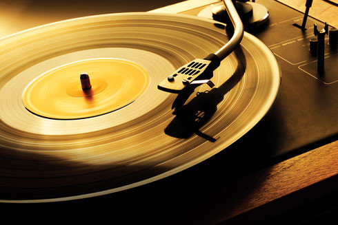 Người ở lại nặng lòng với đĩa than ảnh 2