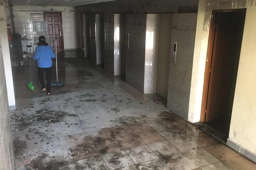 Cháy chung cư cao tầng lúc rạng sáng, hàng trăm người hoảng loạn ảnh 2