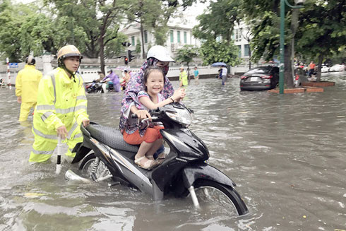 CSGT không đơn thuần chỉ biết phân luồng, điều khiển giao thông ảnh 9 CSGT không đơn thuần chỉ biết phân luồng, điều khiển giao thông ảnh 9