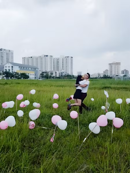 Ca sĩ Anh Trường hạnh phúc bên "bà ngoại hot girl" Hương Bella ảnh 3 Ca sĩ Anh Trường hạnh phúc bên "bà ngoại hot girl" Hương Bella ảnh 3