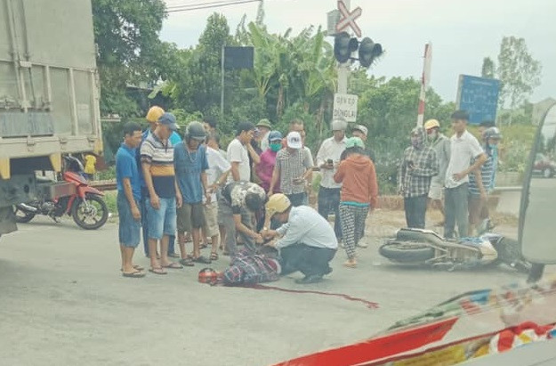 Va chạm với xe tải chạy cùng chiều, nam thanh niên tử vong tại chỗ ảnh 1 Va chạm với xe tải chạy cùng chiều, nam thanh niên tử vong tại chỗ ảnh 1