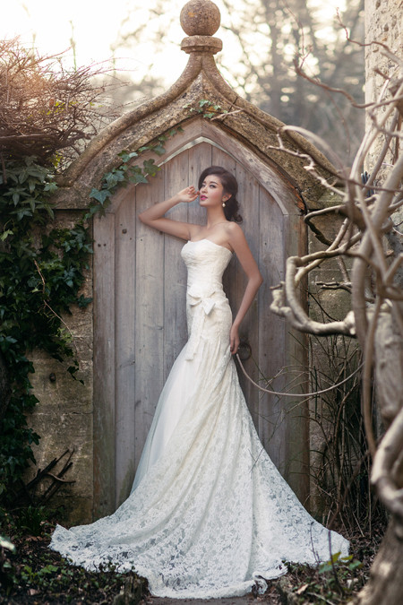 Á hậu Huyền My diện váy cưới đẹp "mê hồn" ở trời Tây ảnh 9