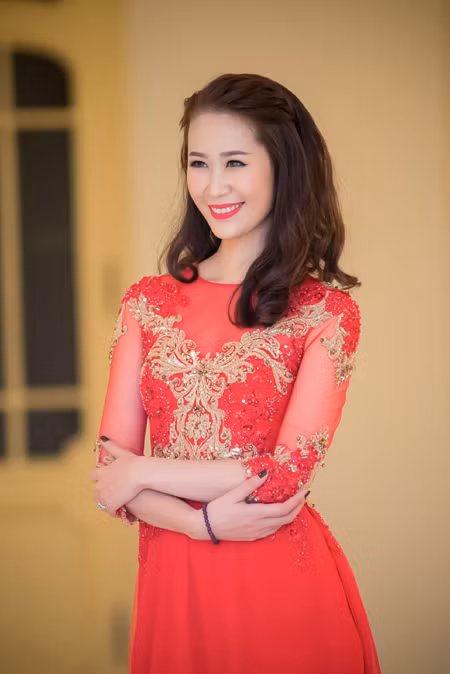 Hoa hậu Dương Thuỳ Linh rạng ngời làm MC Gala Asian một mái nhà chung ảnh 4