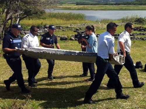 Nhiều chai lọ của chuyến bay MH370 lại được tìm thấy ở đảo Reunion? ảnh 2