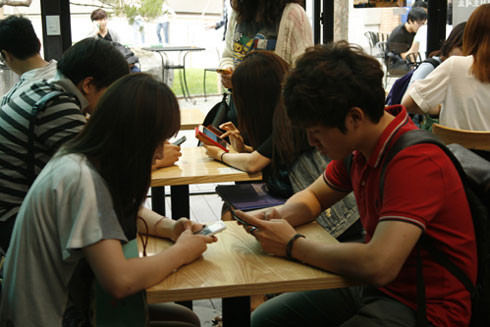 Hãy cho tôi xem bạn chia sẻ gì trên mạng? ảnh 1