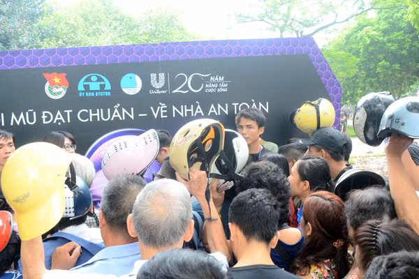 Đội mũ bảo hiểm đạt chuẩn - Về nhà an toàn ảnh 12