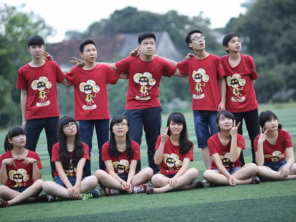 "Ngã ngửa" với 50 slogan áo lớp "bá đạo" khiến giới trẻ phát cuồng ảnh 1