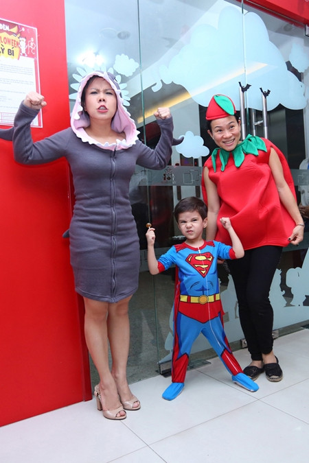 Việt Hương khoe ảnh con gái vui Halloween ở Mỹ ảnh 4 Việt Hương khoe ảnh con gái vui Halloween ở Mỹ ảnh 4