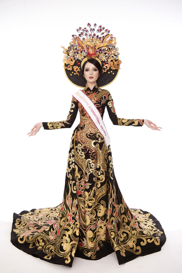 Thúy Vi đoạt giải trang phục truyền thống tại Miss Asia Pacific International ảnh 2 Trong trang phục áo dài truyền thống, cô gái sinh năm 1993 tỏa sáng trên sân khấu nhờ sự tự tin, sắc vóc đẹp và thần thái nổi bật.