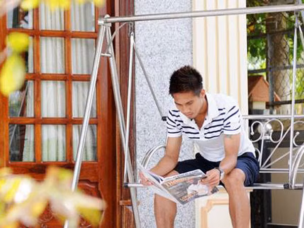 Nhọc nhằn "bơi" giữa dòng đời ảnh 1