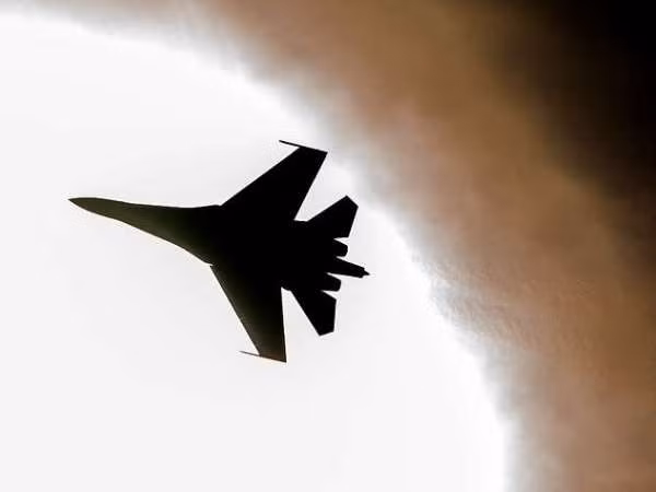 Washington: Su-27 Nga không xua đuổi máy bay B-52 Mỹ trên Biển Baltic ảnh 1