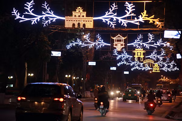 Không khí hân hoan chào đón năm mới 2016 trên khắp mọi miền Tổ quốc ảnh 3