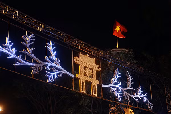 Không khí hân hoan chào đón năm mới 2016 trên khắp mọi miền Tổ quốc ảnh 4