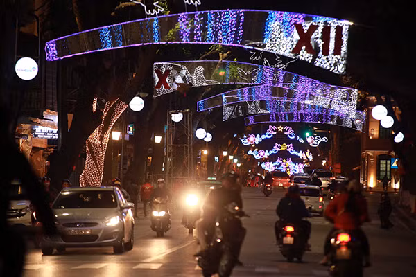 Không khí hân hoan chào đón năm mới 2016 trên khắp mọi miền Tổ quốc ảnh 6