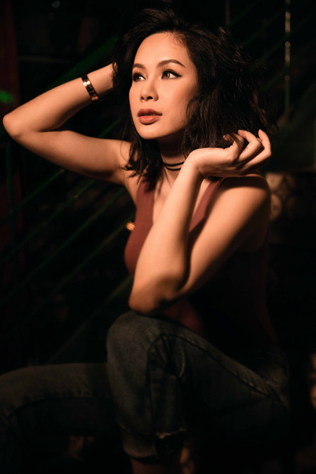 Hoa hậu Victoria Phương Nguyễn gợi nhớ phong cách thời trang thập niên 80 ảnh 6