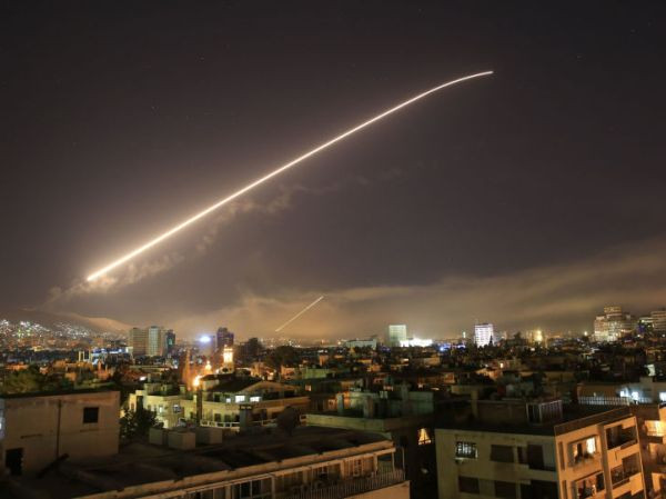 Tổng thống Trump muốn tấn công các căn cứ Nga và Iran ở Syria ảnh 1