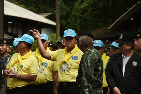 Thủ tướng Thái Lan thị sát cứu hộ đội bóng đá thiếu niên bị mắc kẹt trong hang ảnh 1