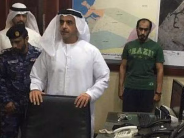 Hai tòa nhà chọc trời ở UAE chìm trong biển lửa ảnh 2