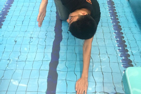 Mang cả sân cỏ, bể bơi lên… tàu điện ngầm ảnh 1