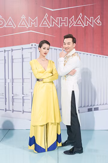 Style ăn mặc hiện đại của Quỳnh Chi ở The Remix ảnh 6