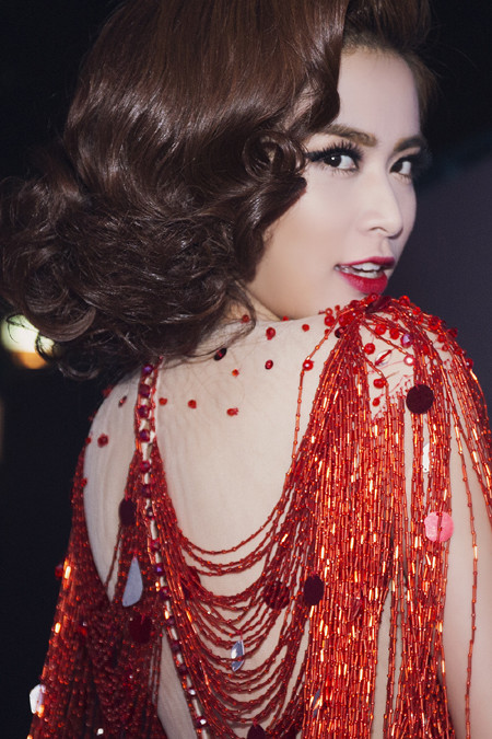 Hoàng Thuỳ Linh sexy “đốt cháy” sân khấu đêm Gala The Remix ảnh 1