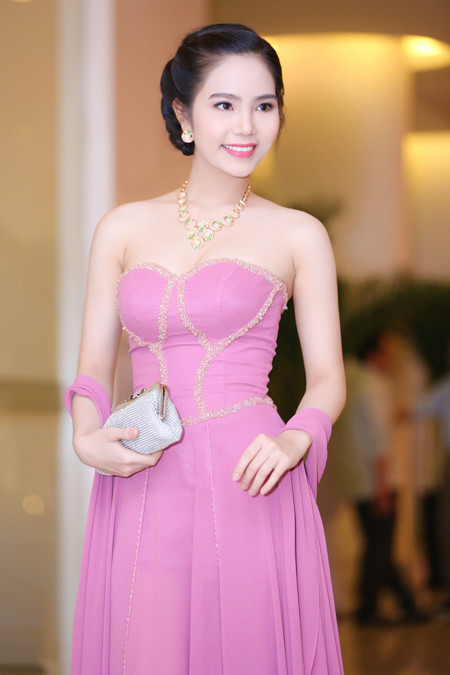 Dương Kim Ánh "hút hồn" với vóc dáng gợi cảm ảnh 2