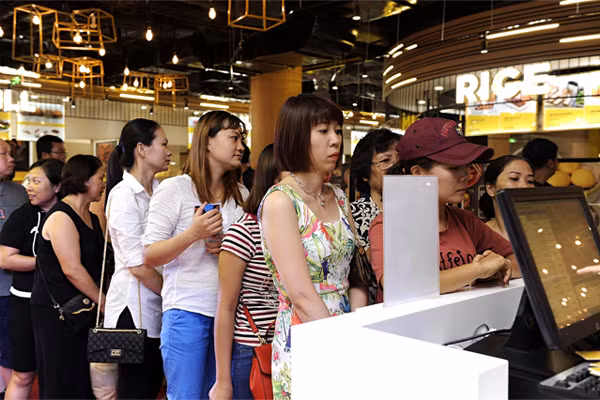 Theo chân tín đồ ẩm thực Hà thành "ăn cả thế giới" tại Food Story ảnh 3
